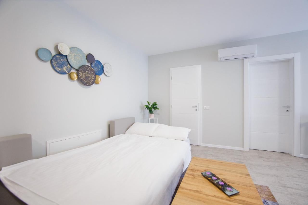 אורדאה Retreat To A Stylish Home At West Residence מראה חיצוני תמונה