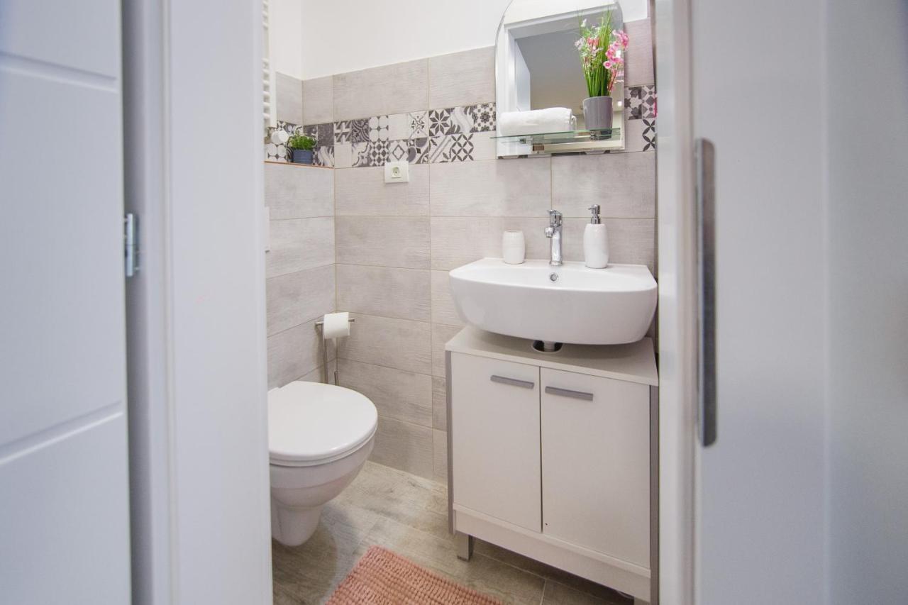 אורדאה Retreat To A Stylish Home At West Residence מראה חיצוני תמונה